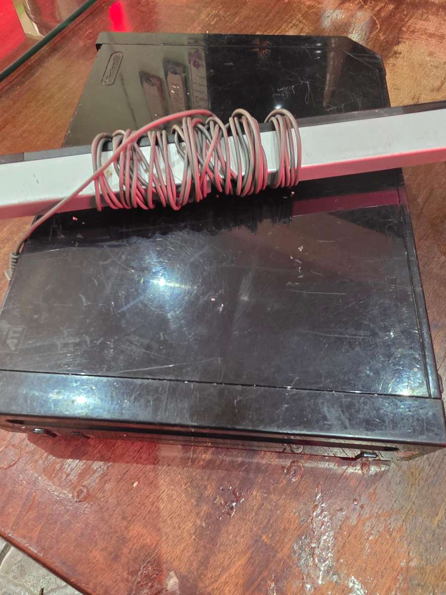 NINTENDO WII BLACK INCL. P.SUPPLY,2 NUNCHUK ADAPTERS, A REMOTE ,ETC..