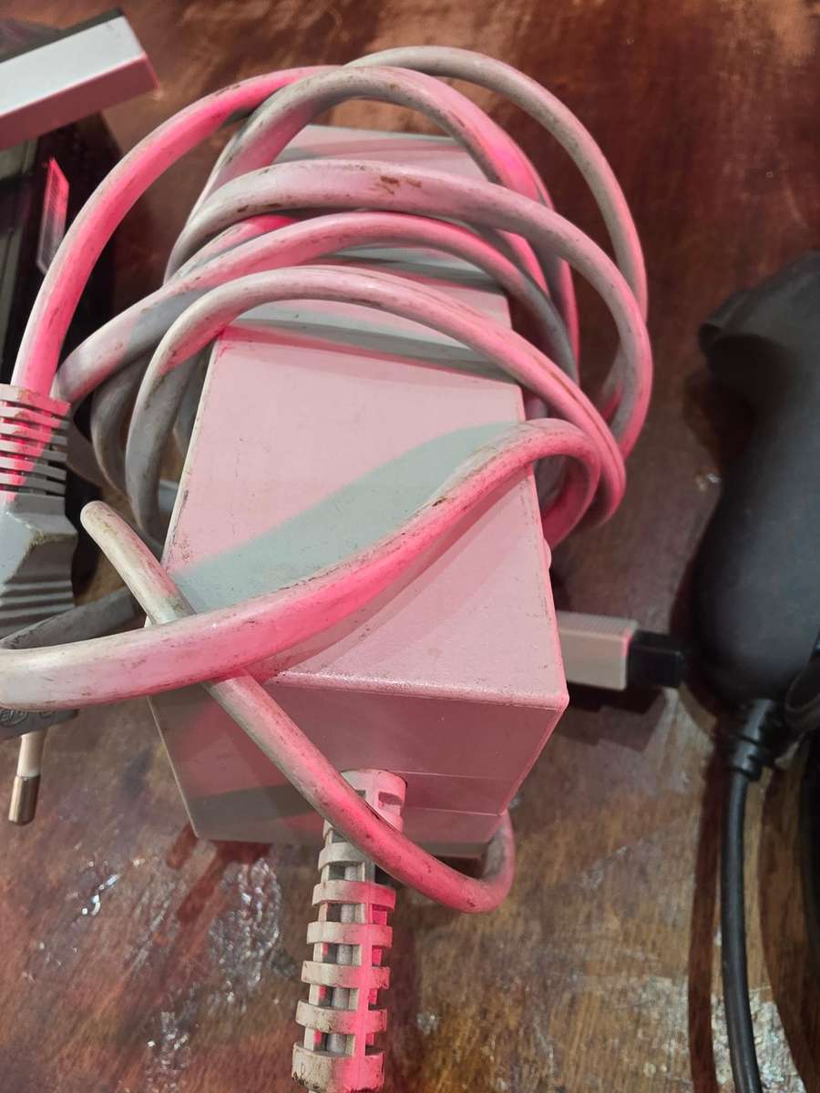 NINTENDO WII BLACK INCL. P.SUPPLY,2 NUNCHUK ADAPTERS, A REMOTE ,ETC..