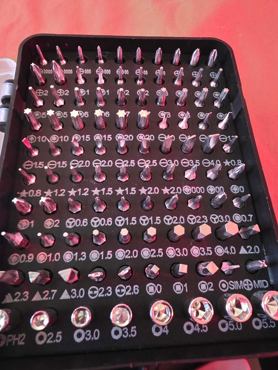 115 PIECE PRECISION SCREWDRIVER SET