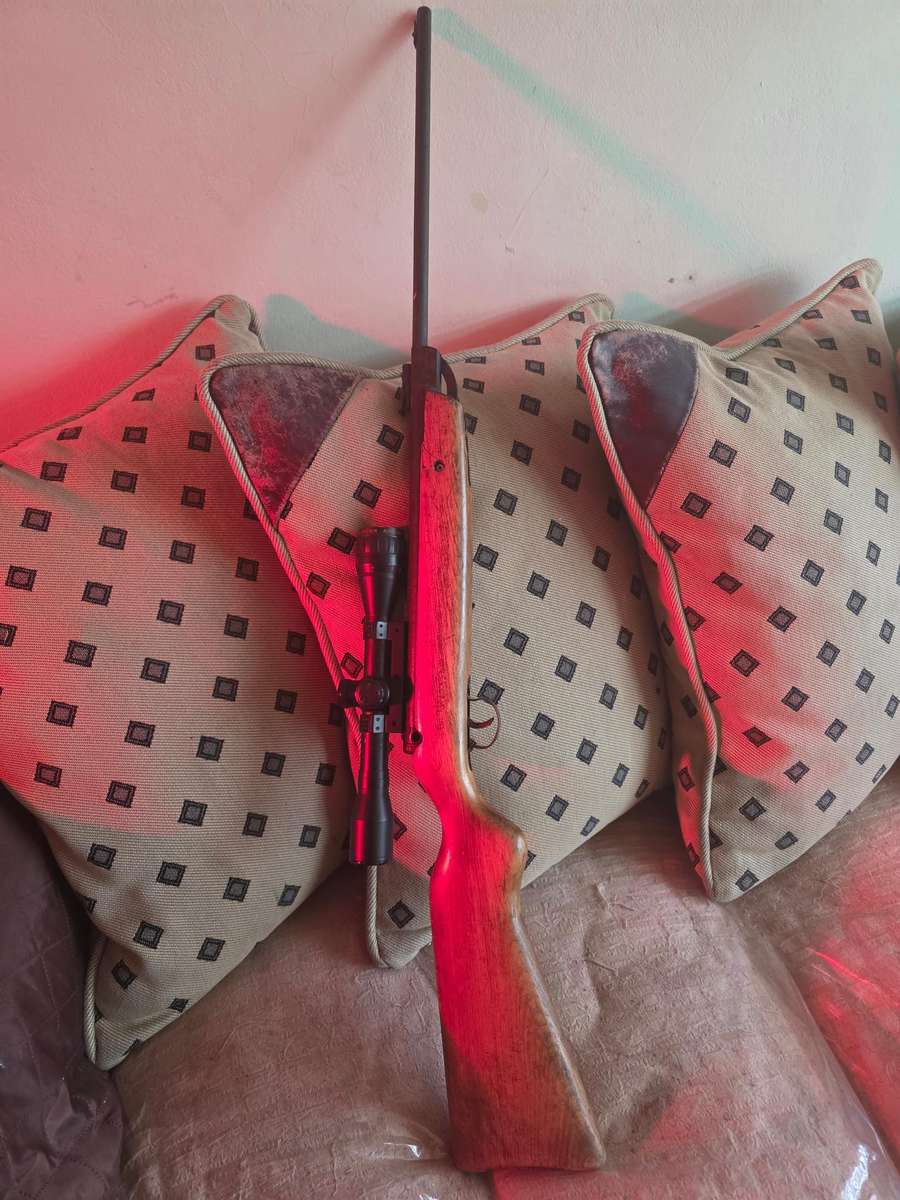 MOLBRO WB 627 RIFLE WITH SCOPE(WORKING,MADE IN BRITAIN)