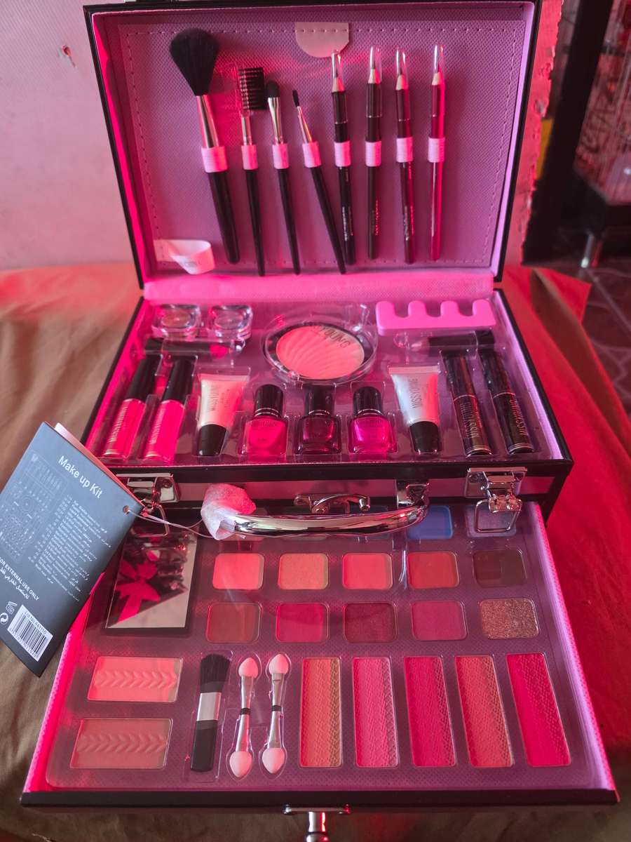 49 PIECE MISS YOUNG MAKEUP KIT