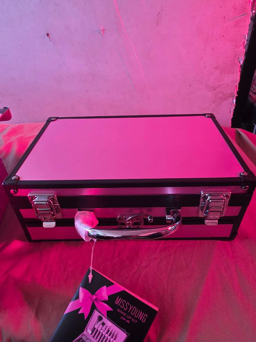 49 PIECE MISS YOUNG MAKEUP KIT