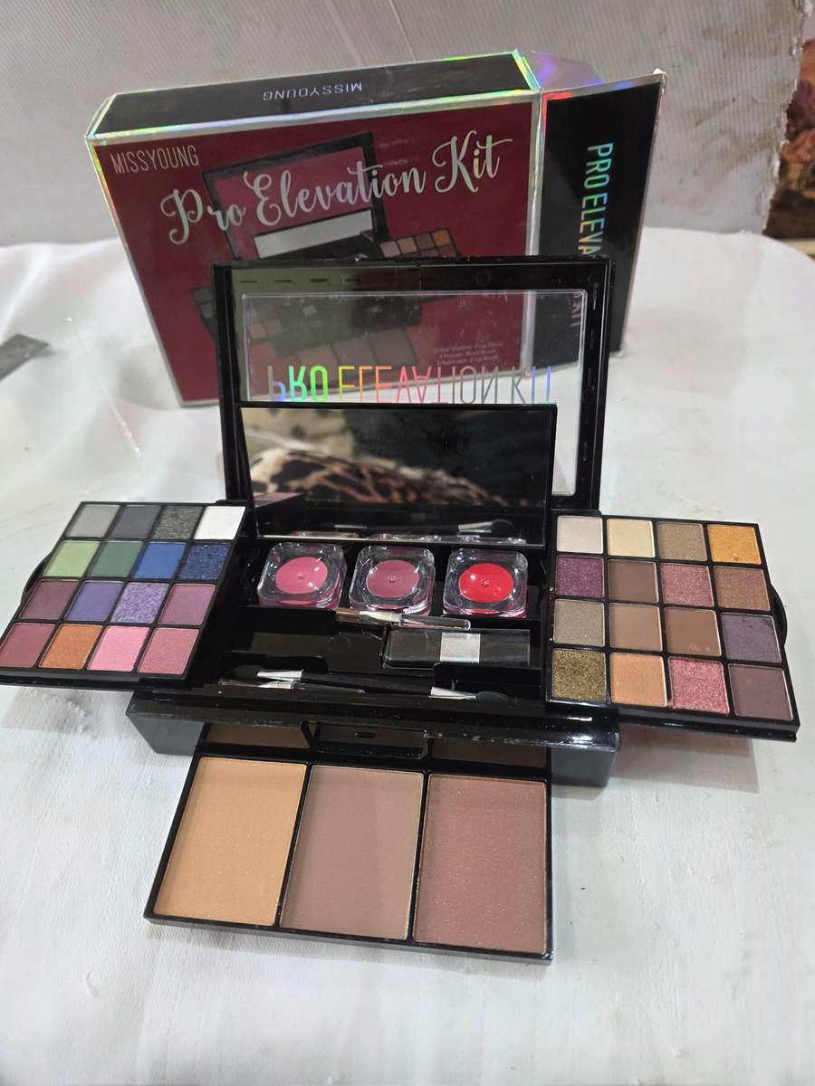 MISS YOUNG MAKEUP KIT