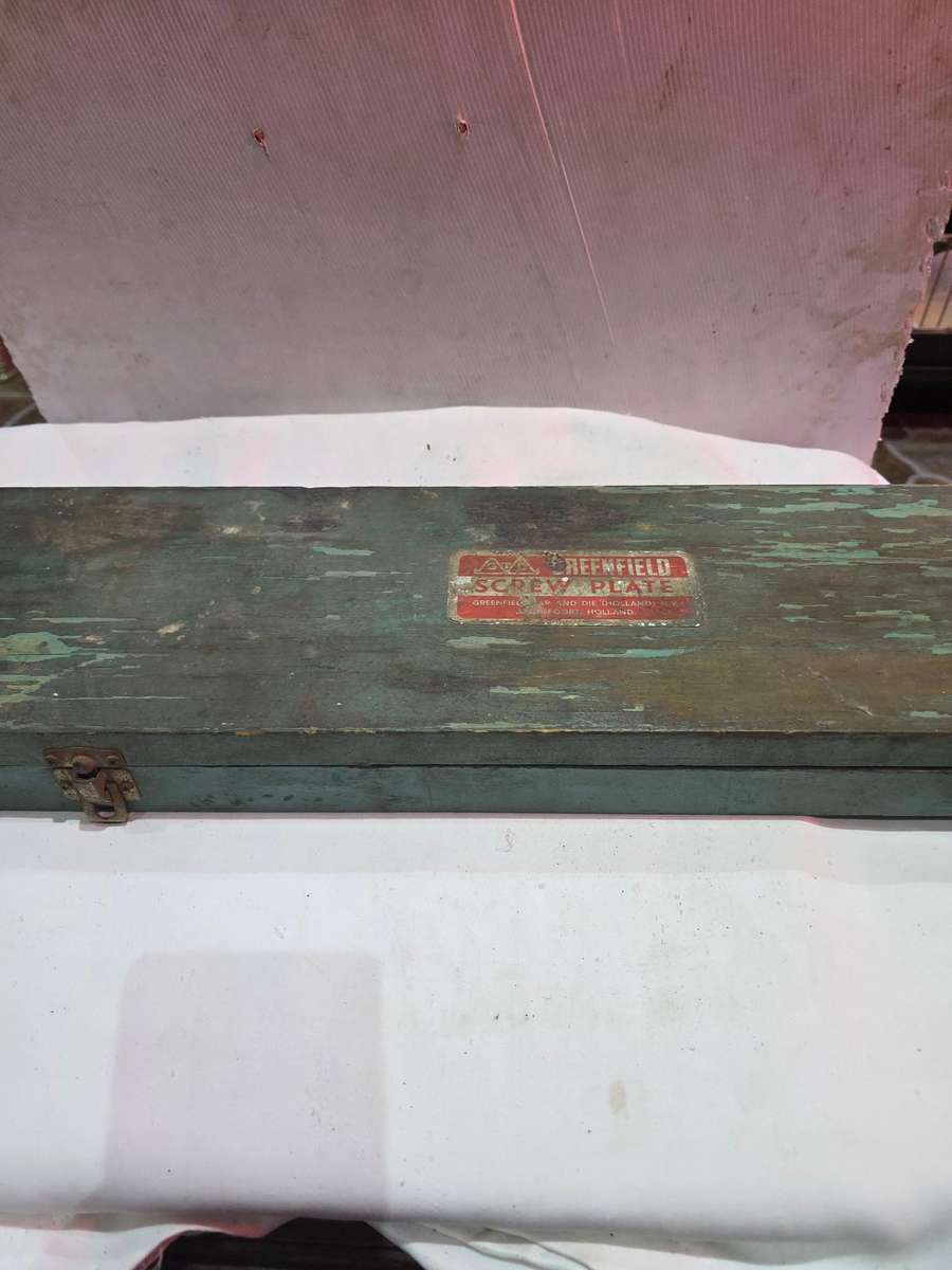 VINTAGE GREENFIELD TAP AND DIE SET( HOLLAND)70CM LENGTH BOX