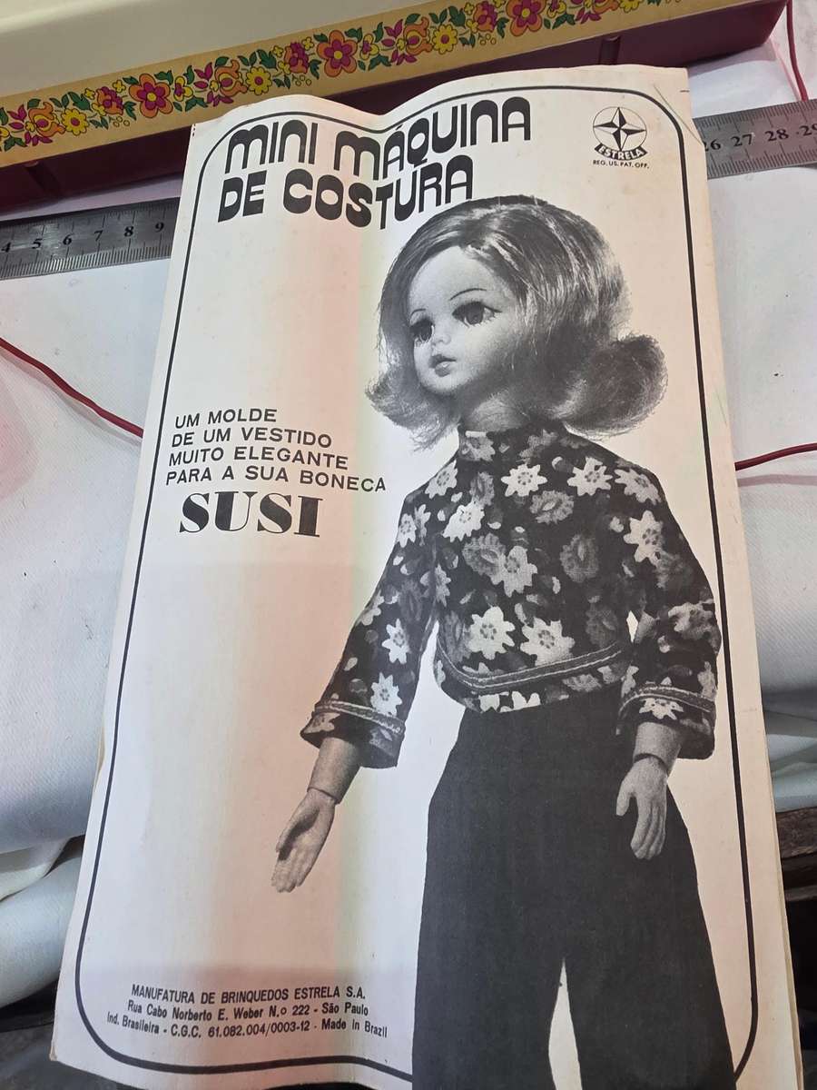 VINTAGE MINI SEWING MACHINE WITH ORIGINAL BOX(EXCELLENT WORKING CONDITION)