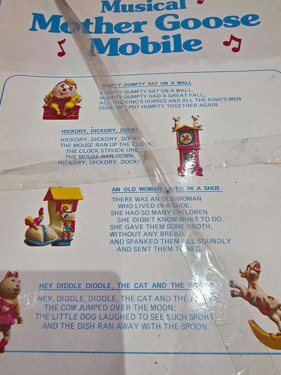 VINTAGE MUSICAL MOTHER GOOSE MOBILE NURSERY TOYS(UNUSED)