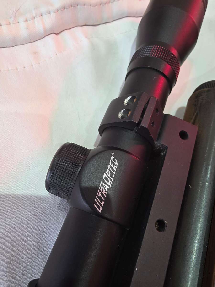 UT-1906 RIFLE (CAL.4,5/177)WITH ULTRA OPTEC 4X 32 SCOPE