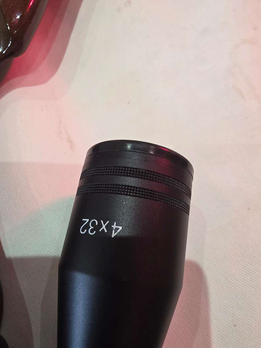 UT-1906 RIFLE (CAL.4,5/177)WITH ULTRA OPTEC 4X 32 SCOPE