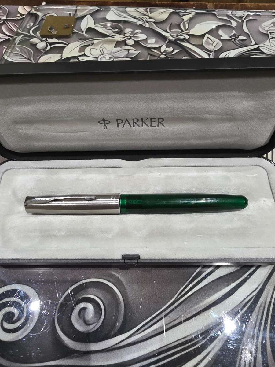 VINTAGE PARKER FRONTIER FOUNTAIN PEN IN ORIGINAL CASE(UNUSED)