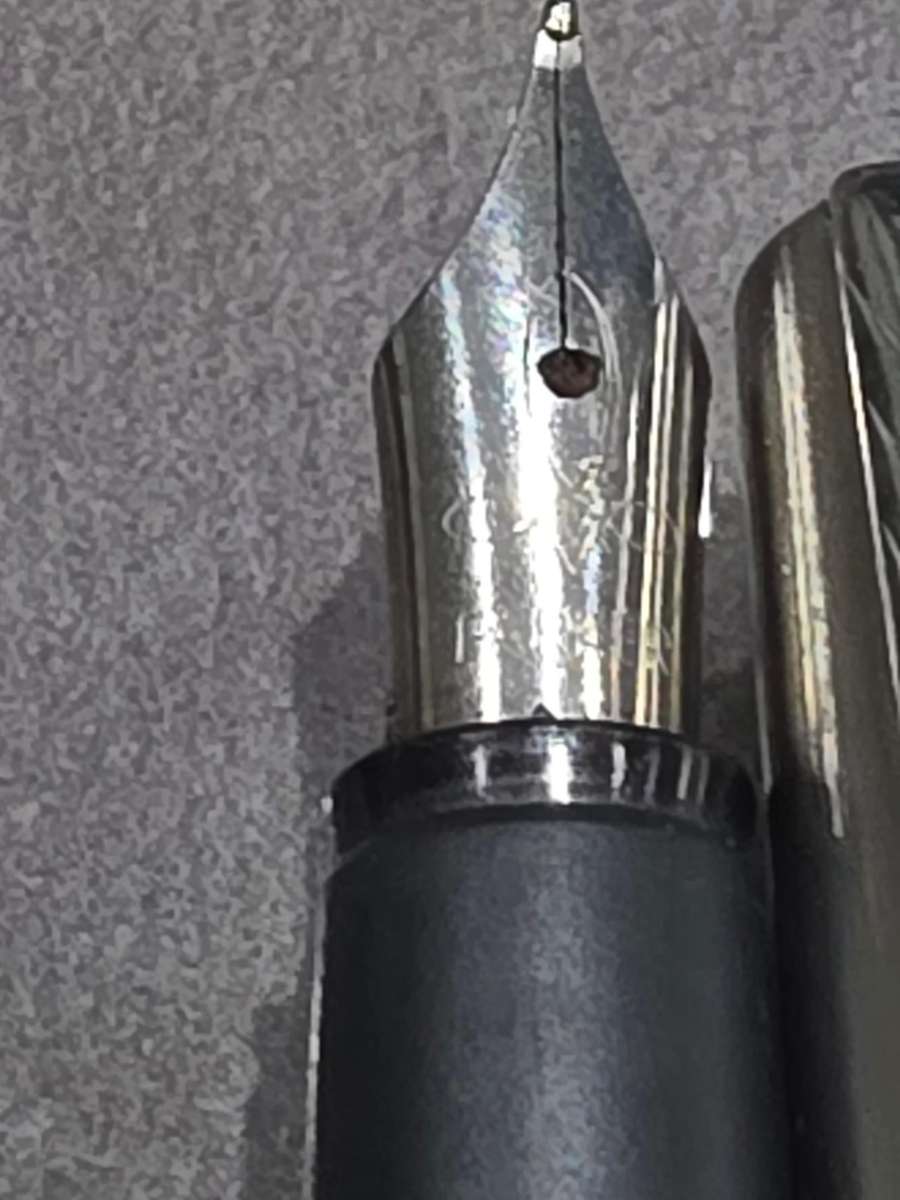 VINTAGE PARKER FRONTIER FOUNTAIN PEN IN ORIGINAL CASE(UNUSED)