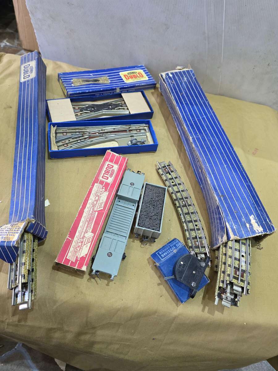 JOBLOT HORNBY DUBLO TRACKS AND ASSESCORIES-UNUSED