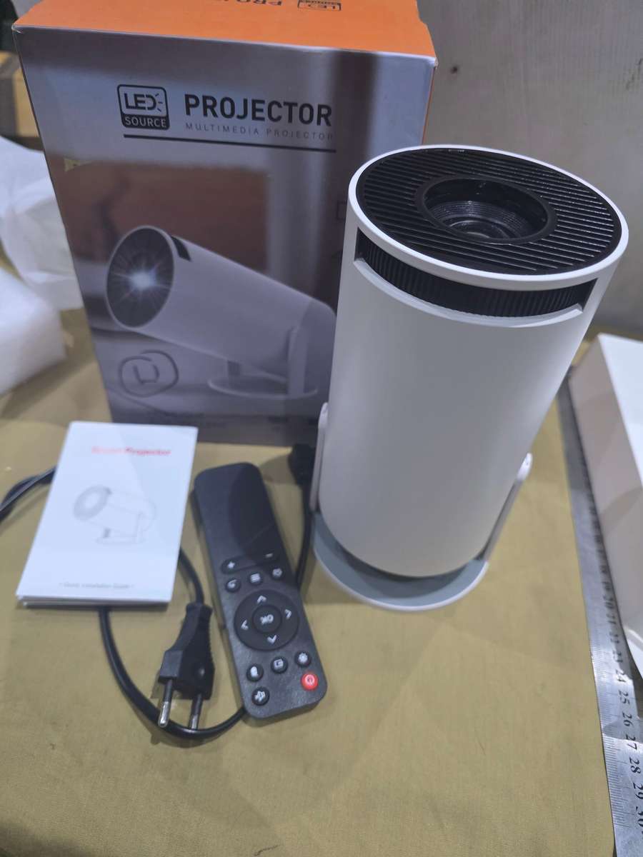 LED MULTIMEDIA PROJECTOR