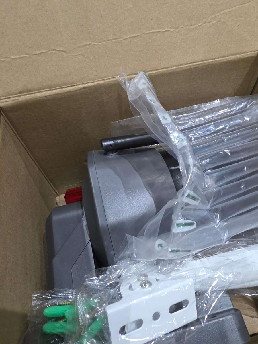 SOLAR OUTDOOR TWO SCREENS CAMERA (BUILT IN BATTERY)