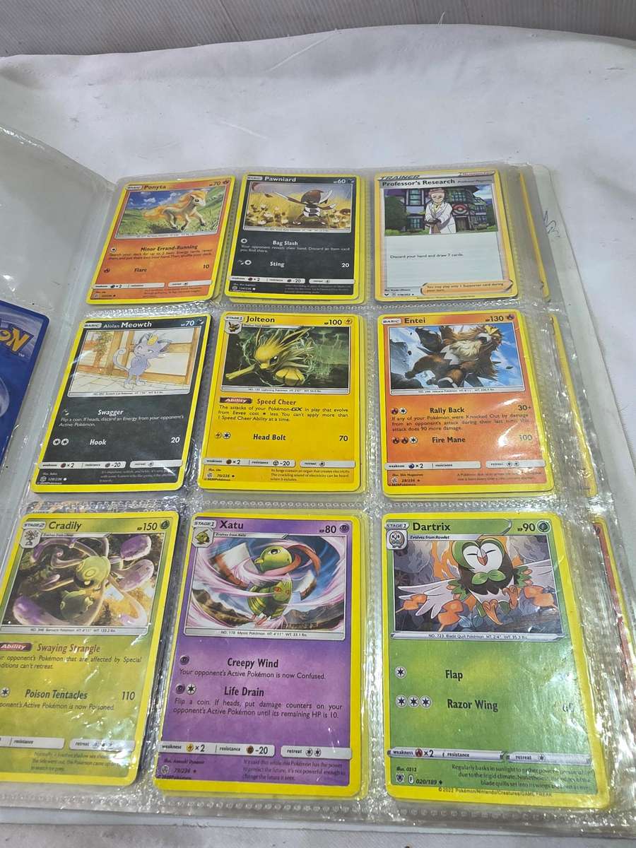 ALBUM OF POKEMAN CARDS