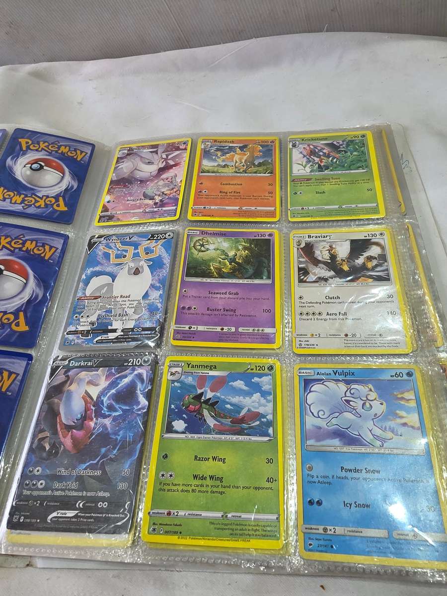 ALBUM OF POKEMAN CARDS