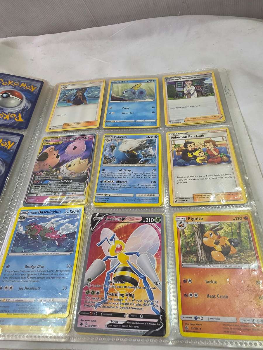 ALBUM OF POKEMAN CARDS