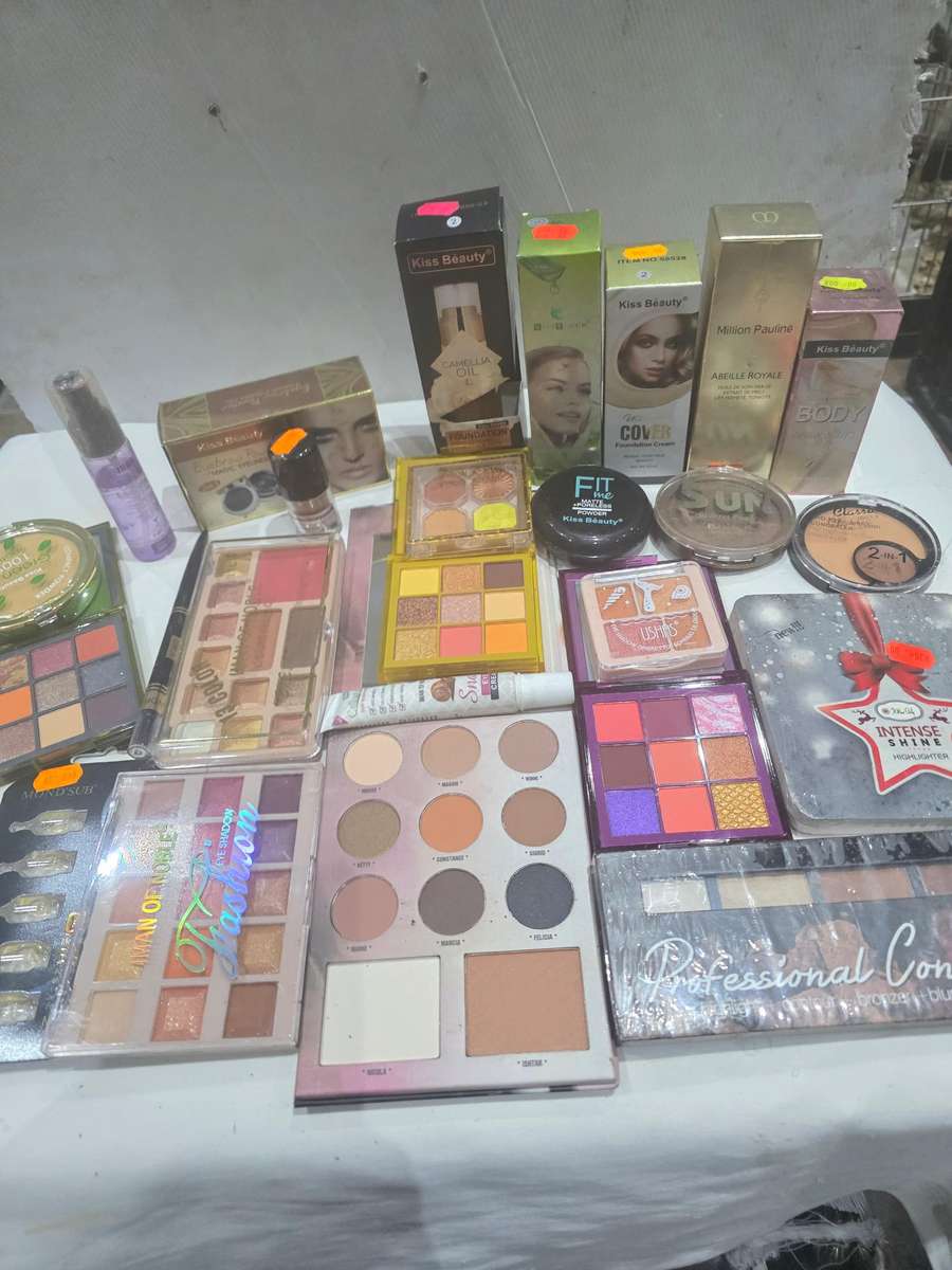 SET OF 26 FACE MAKEUP PRODUCTS