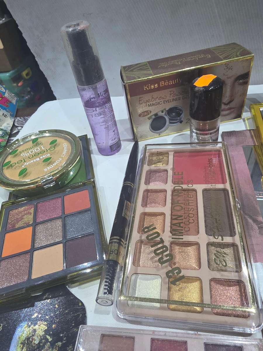 SET OF 26 FACE MAKEUP PRODUCTS