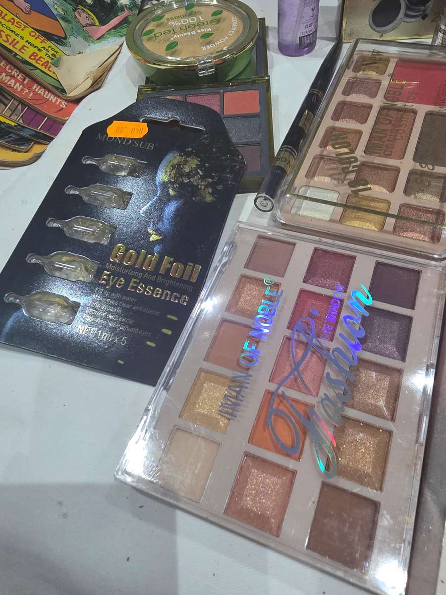 SET OF 26 FACE MAKEUP PRODUCTS