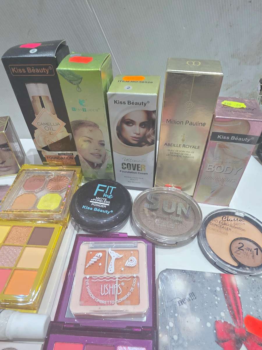 SET OF 26 FACE MAKEUP PRODUCTS