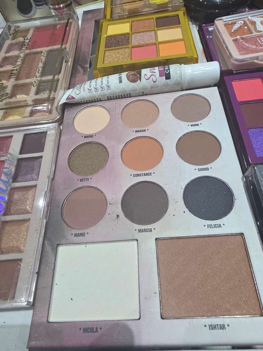 SET OF 26 FACE MAKEUP PRODUCTS