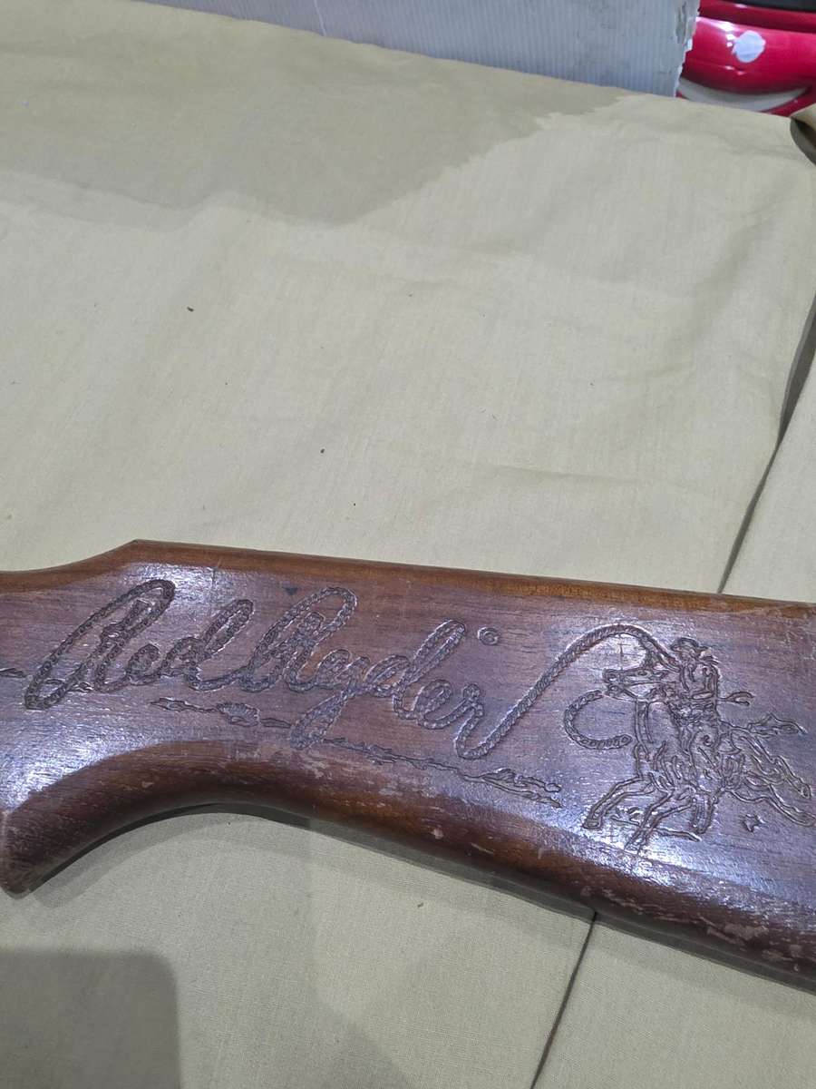 VINTAGE DAISY RIFLE(*RED CLYDER)SEE MARKINGS