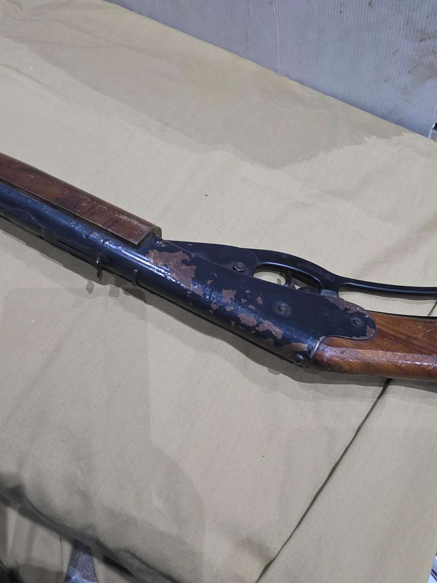 VINTAGE DAISY RIFLE(*RED CLYDER)SEE MARKINGS