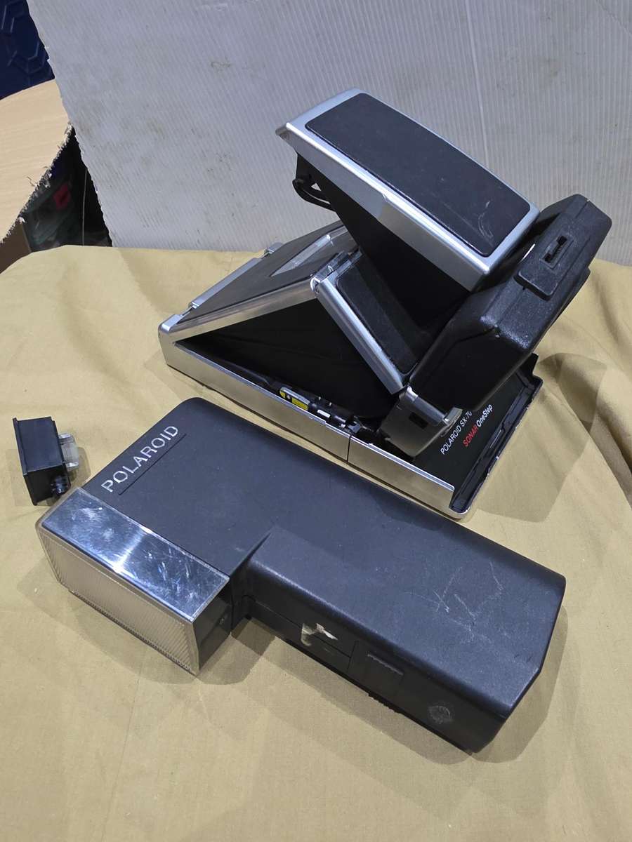 PALAROID SX-70 LAND CAMERA SONAR ONE STEP