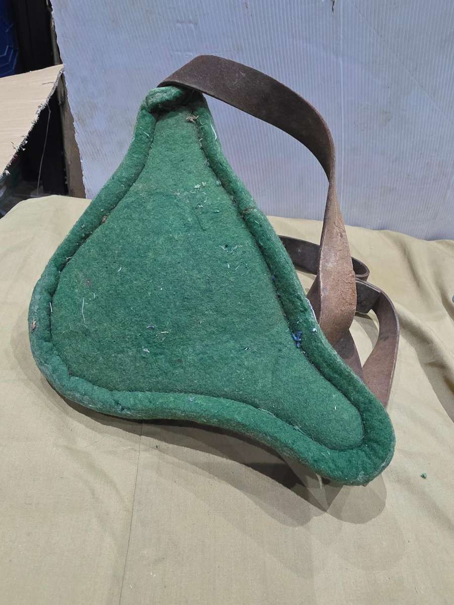 VINTAGE LEATHER FISHING BAG