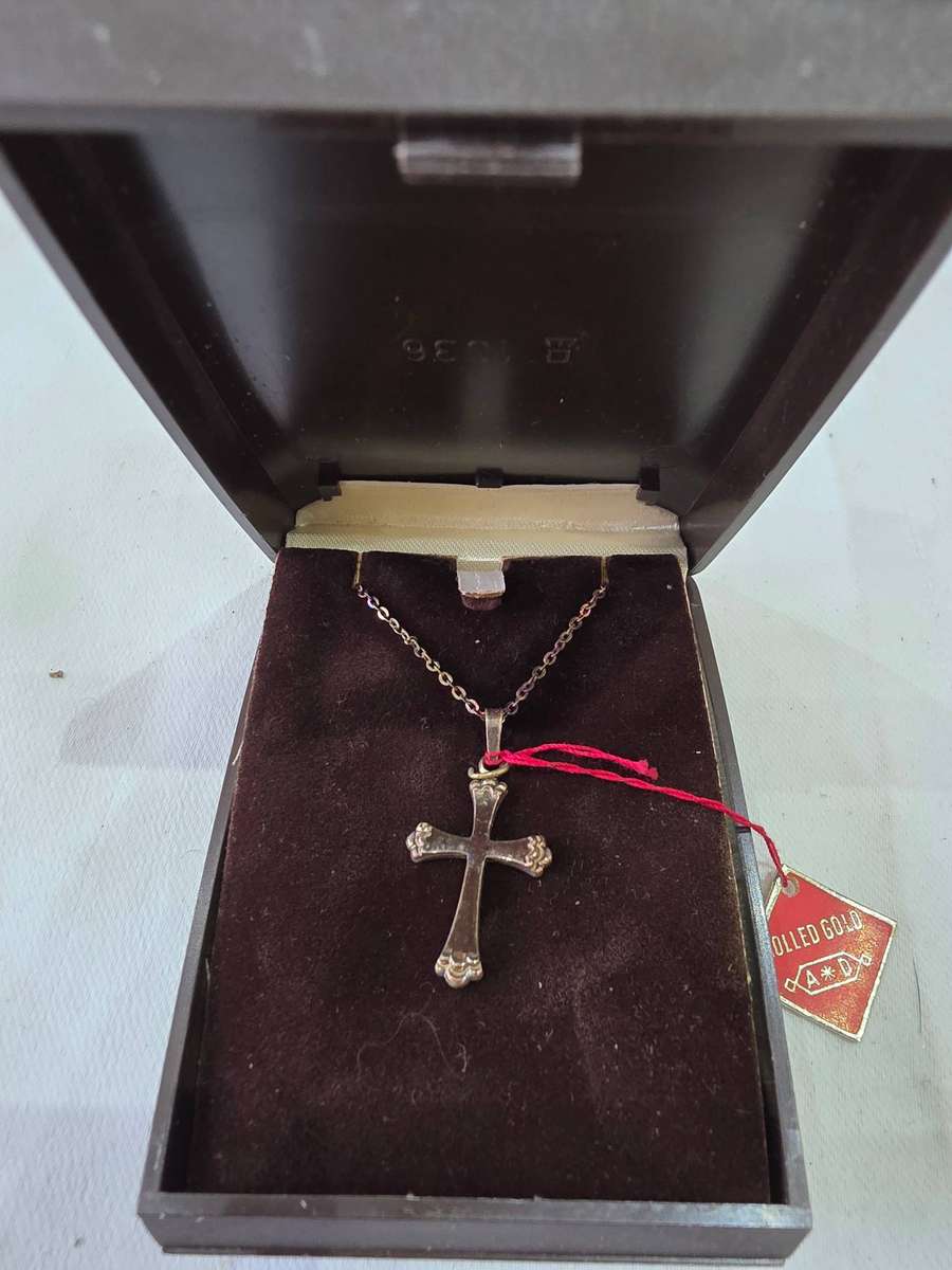 ROLLED GOLD CROSS CHAIN AND PENDANT