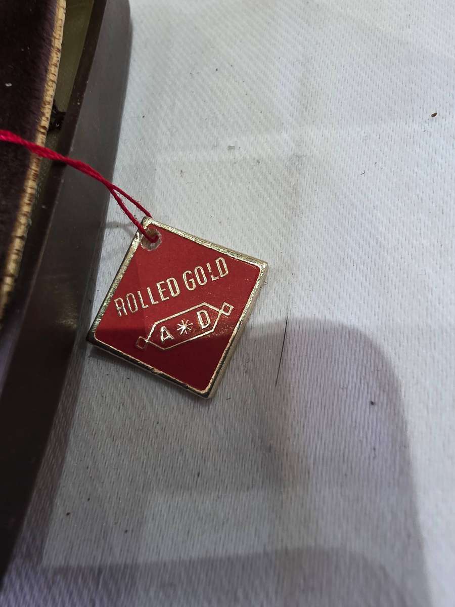 ROLLED GOLD CROSS CHAIN AND PENDANT