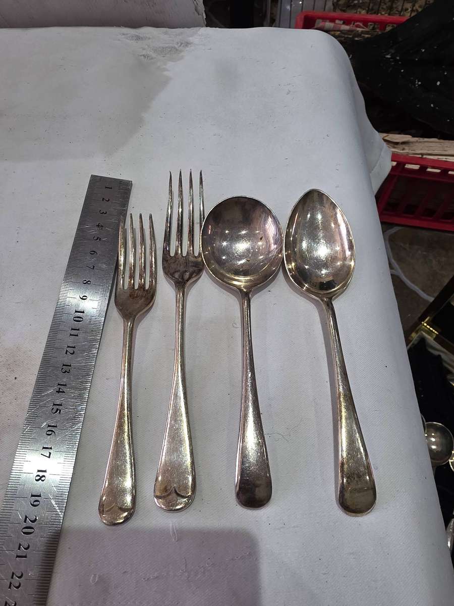 26 PIECE VINTAGE CUTLERY SET(ENGLAND)