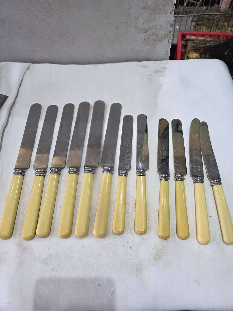 12 PIECE VINTAGE BONE HANDLE KNIVES (APPOINTED TO THE LATE KING GEORGE V)SEE MARKINGS