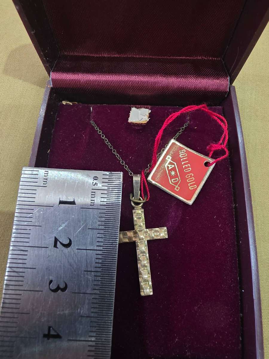 ROLLED GOLD CROSS CHAIN AND PENDANT