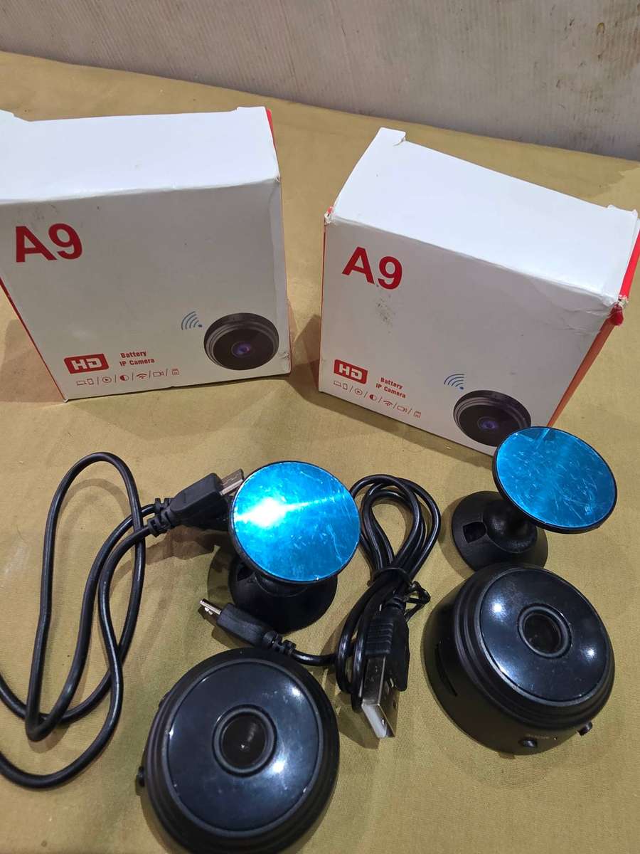 2 SETS BATTERY IP CAMERAS