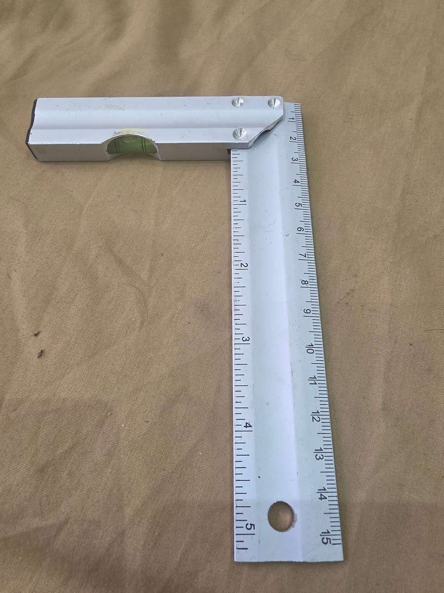 ALUMINUM COMBINATION SQUARE RULER/LEVEL