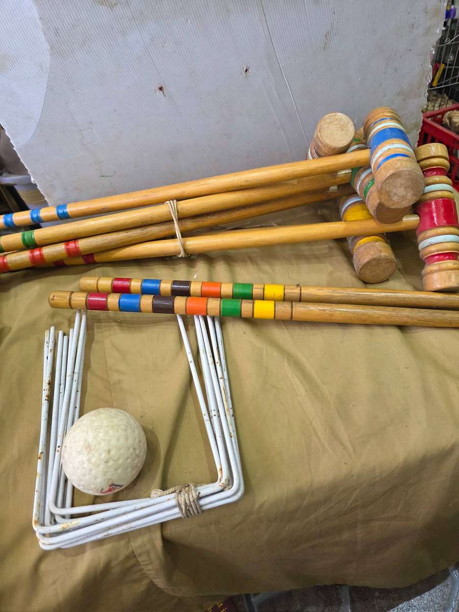 VINTAGE CROQUET SET