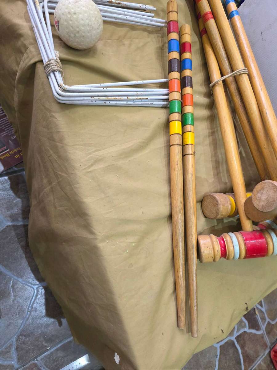 VINTAGE CROQUET SET