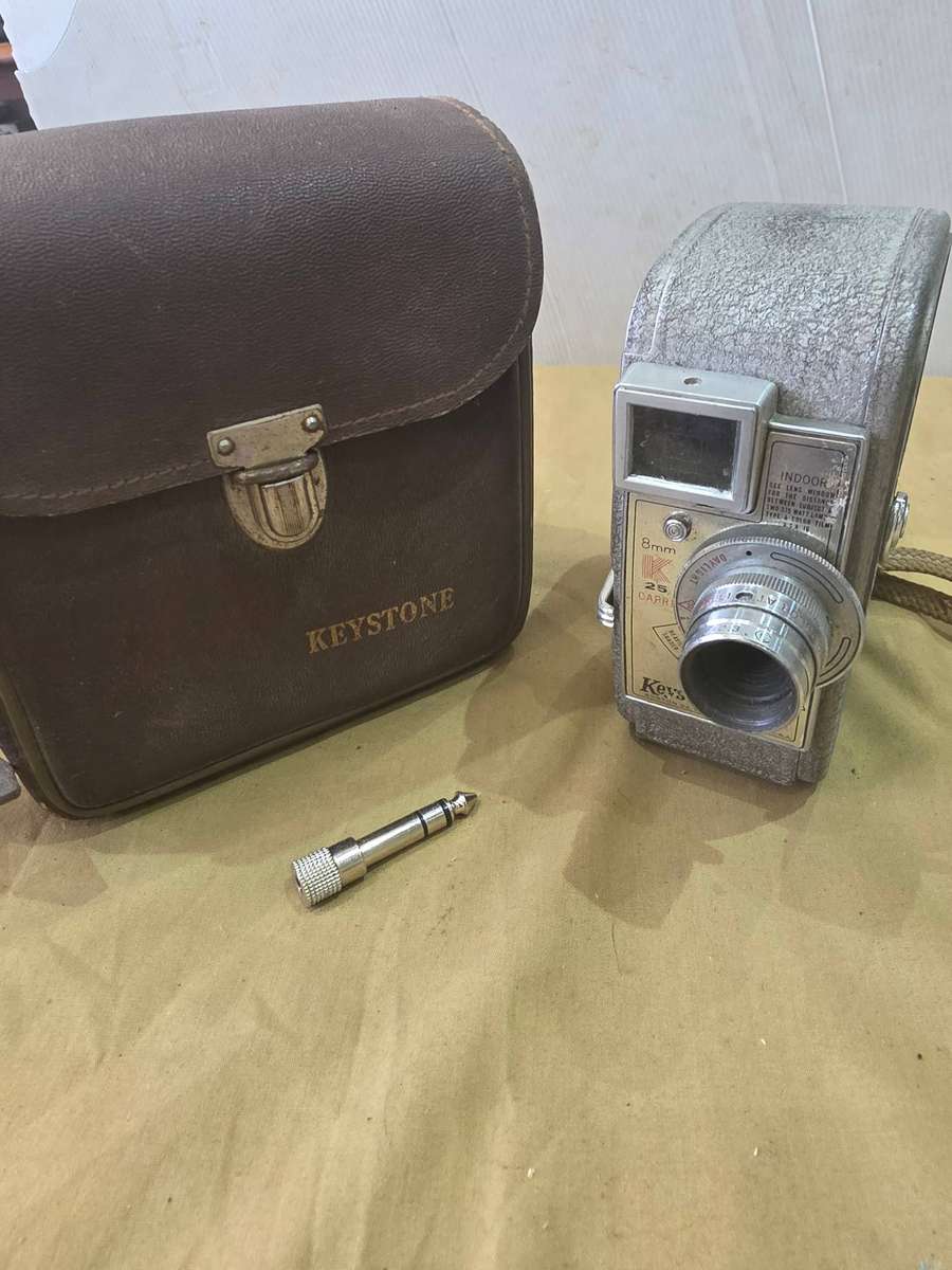 KEYSTONE CAPRI 8MM MOVIE CAMERA WITH LEATHER CASE