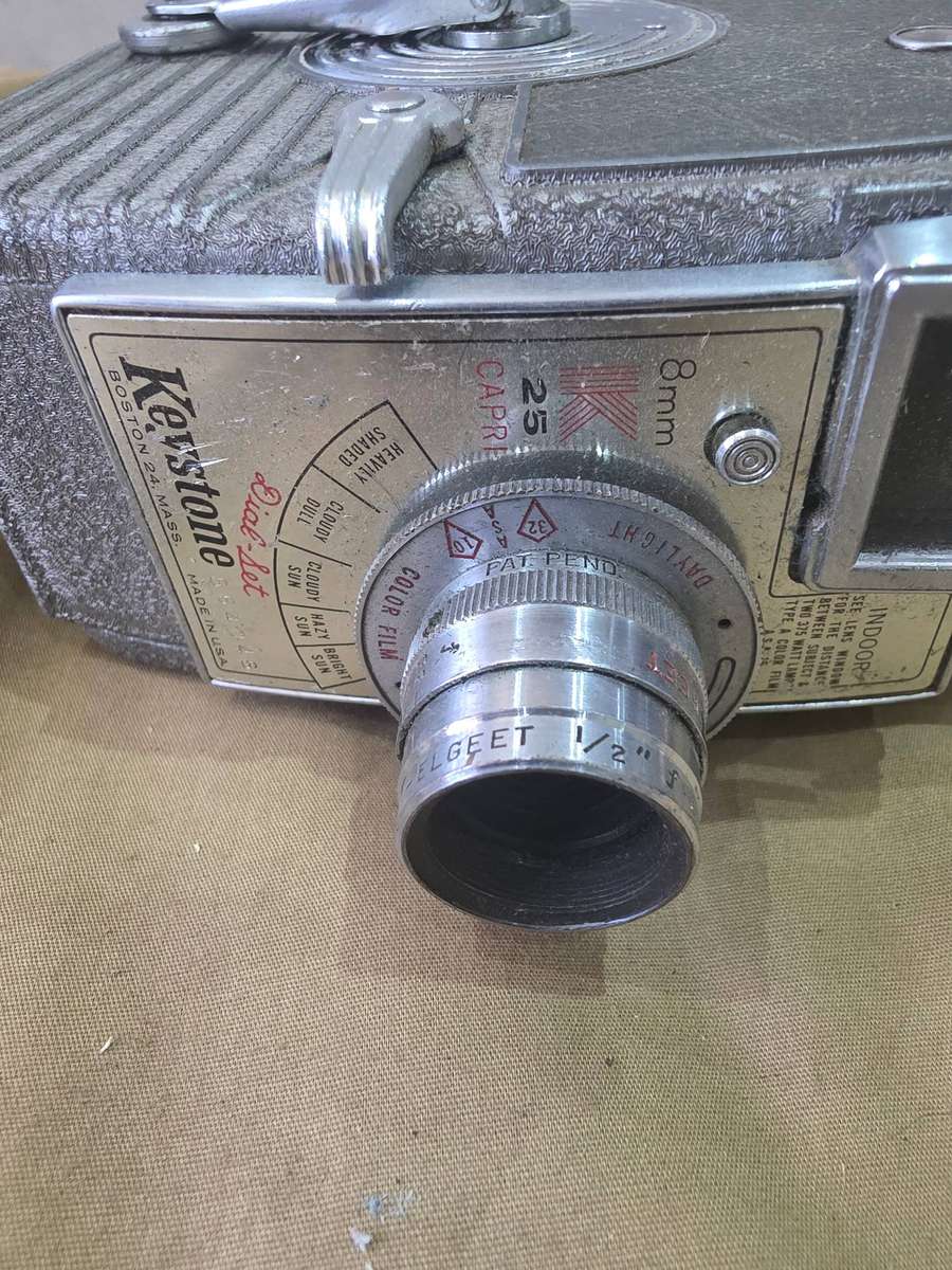 KEYSTONE CAPRI 8MM MOVIE CAMERA WITH LEATHER CASE