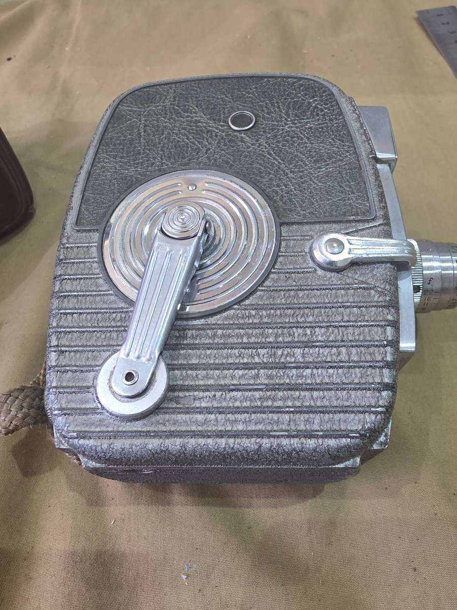 KEYSTONE CAPRI 8MM MOVIE CAMERA WITH LEATHER CASE