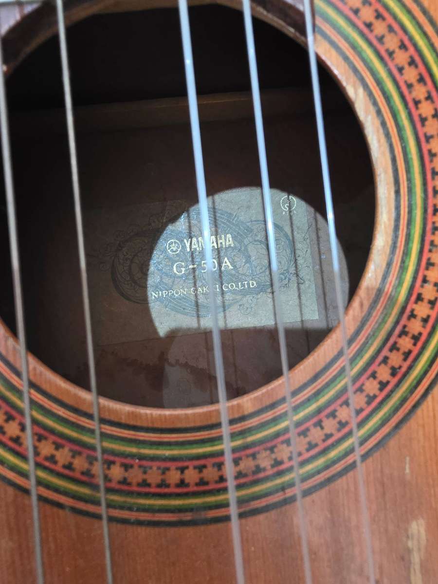 VINTAGE YAMAHA GUITAR WITH CASE
