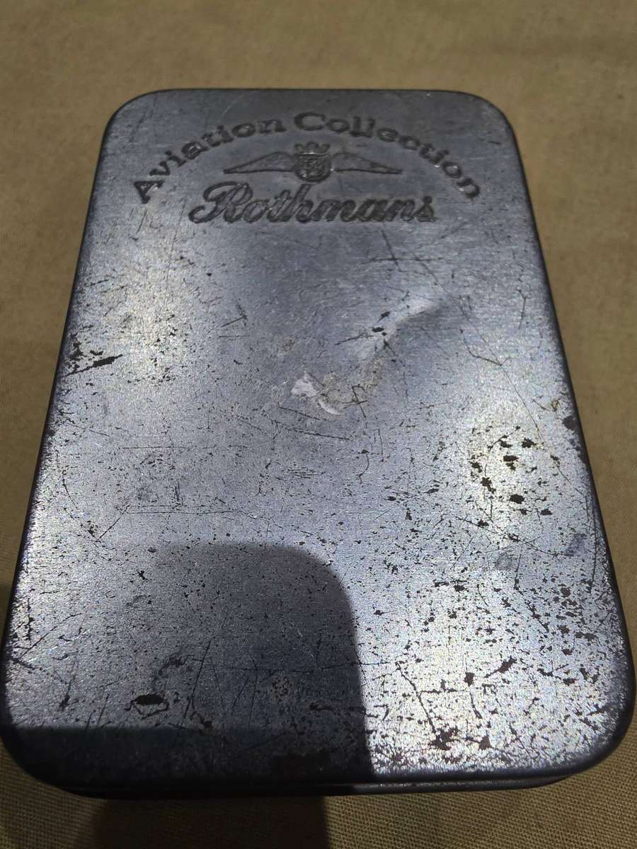 AVIAN COLLECTION ROTHMANS CIGARETTE LIGHTER IN ORIGINAL CASE(UNUSED)