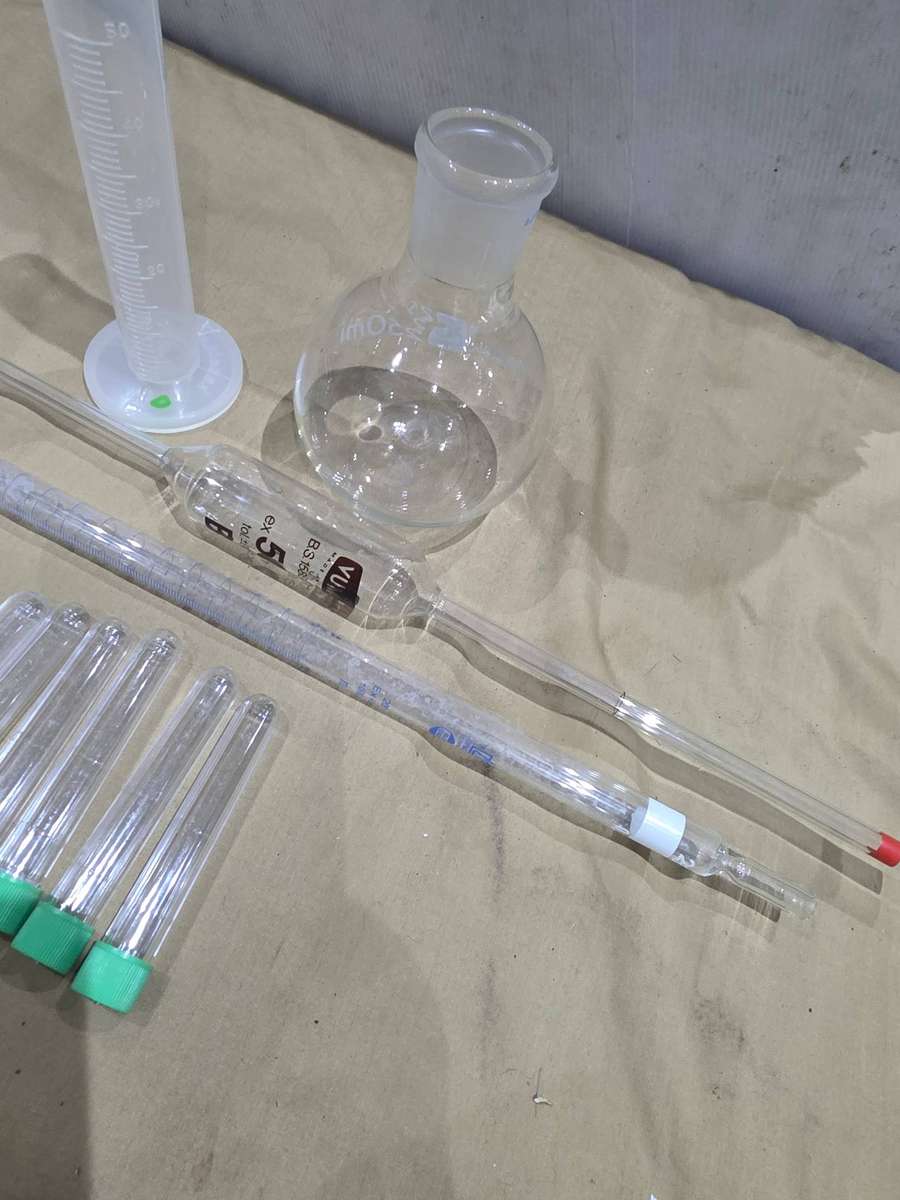 10 PIECE LABORATORY ITEMS