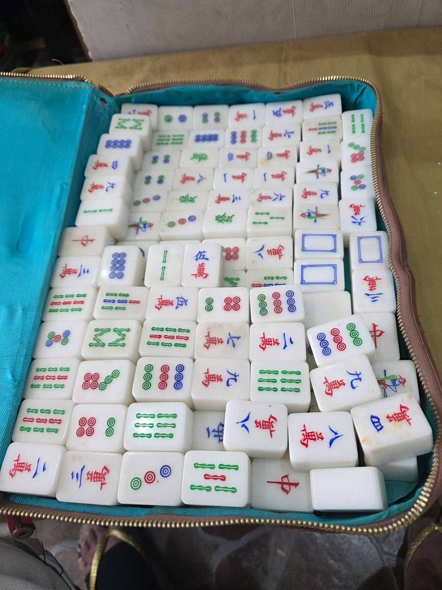 Mahjong Set, 124 Tiles