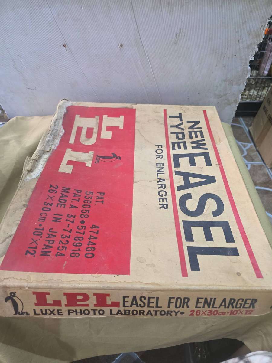 LPL EASEL FOR RNLARGER(26 X 30CM)