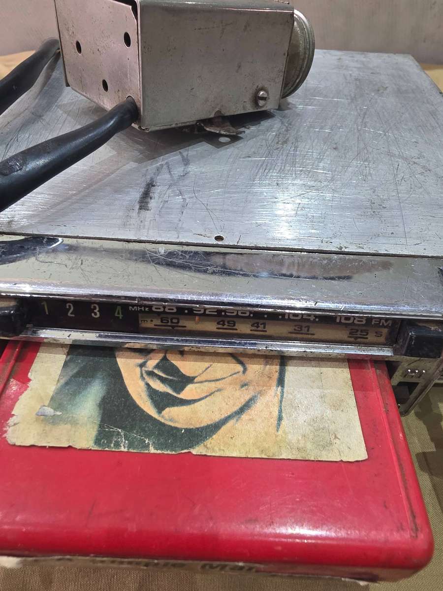 Vintage 8 Track Car Radio with One Cassette