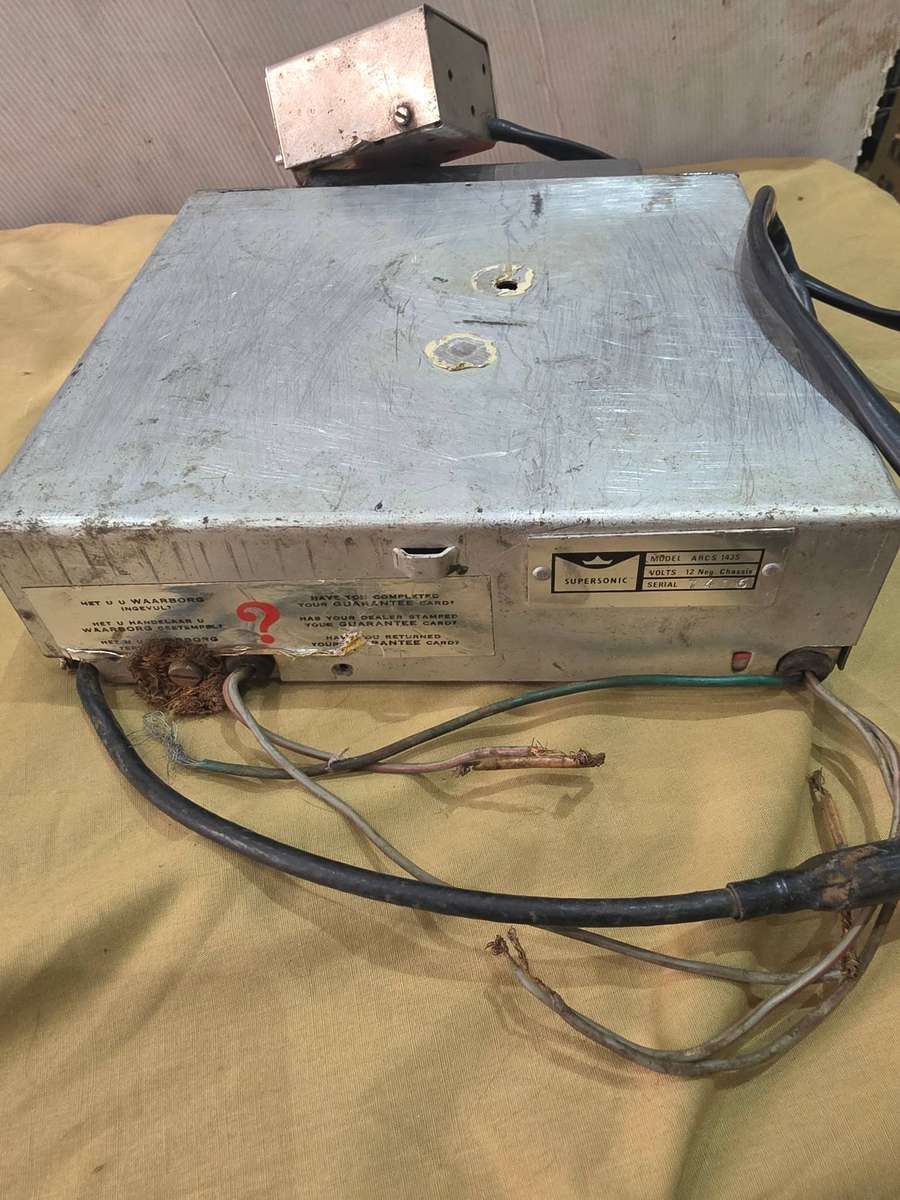 Vintage 8 Track Car Radio with One Cassette