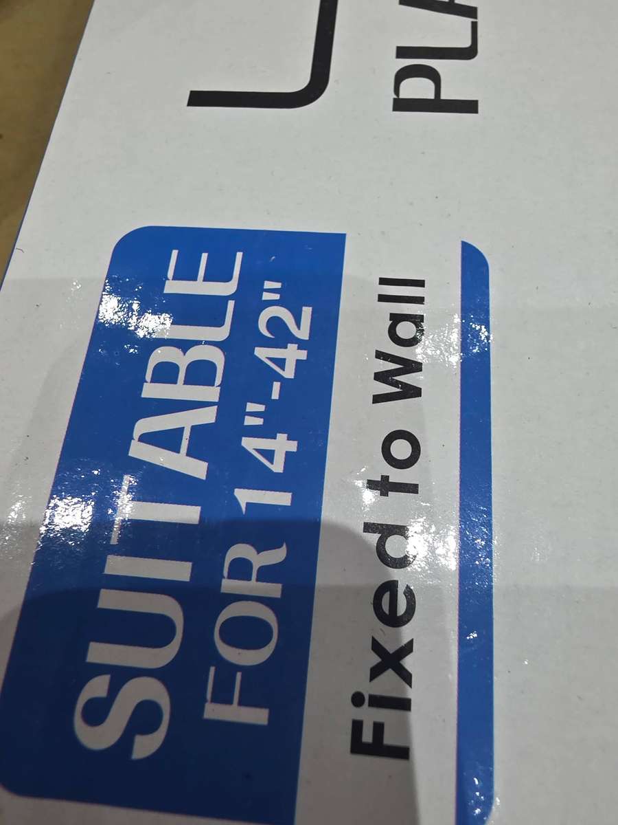 WALL MOUNT TV BRACKET