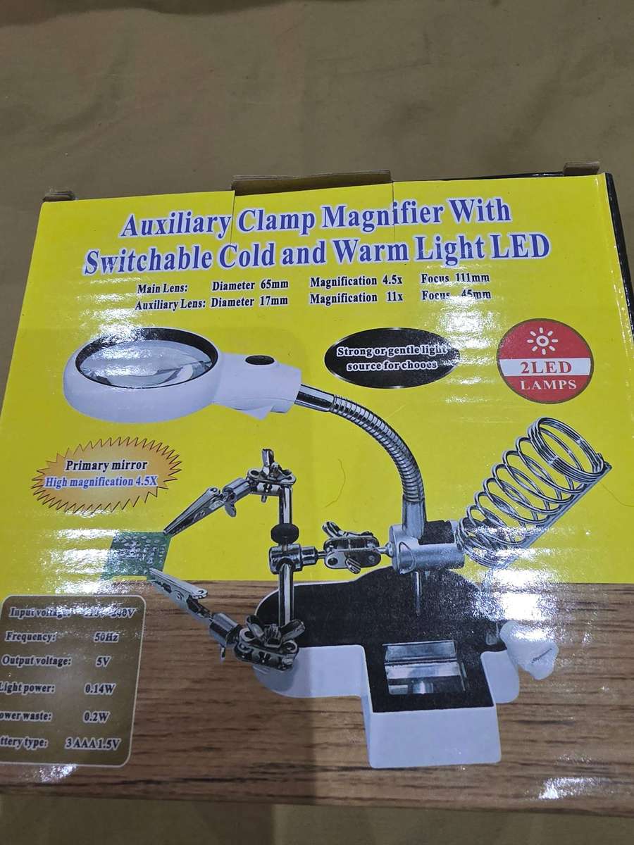 CLAMP MAGNIFIER WITH SWITCHABLE COLD AND WARM LED LIGHT
